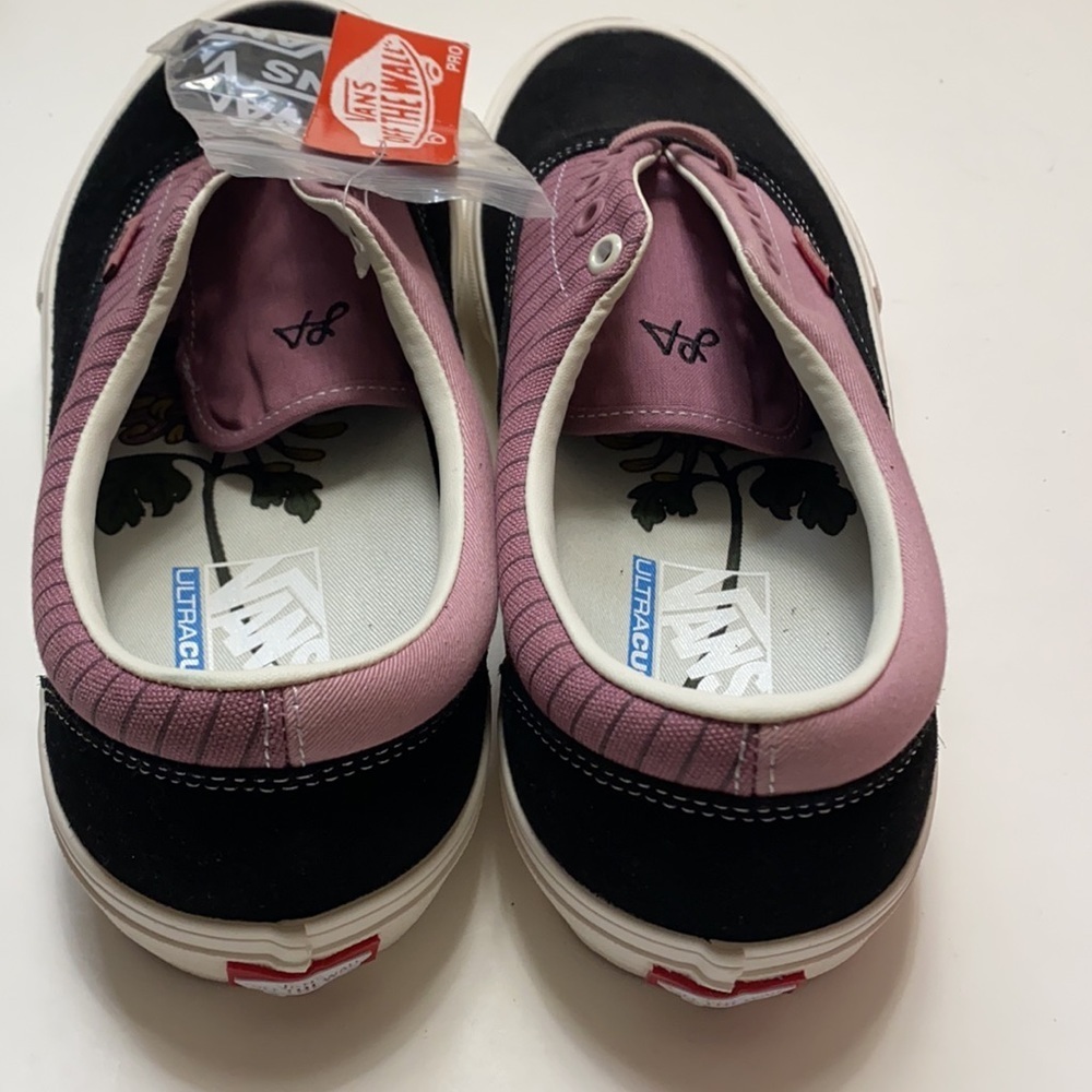 NWOB Vans Era pro purple /black
size: 11.5 - Picture 4 of 10